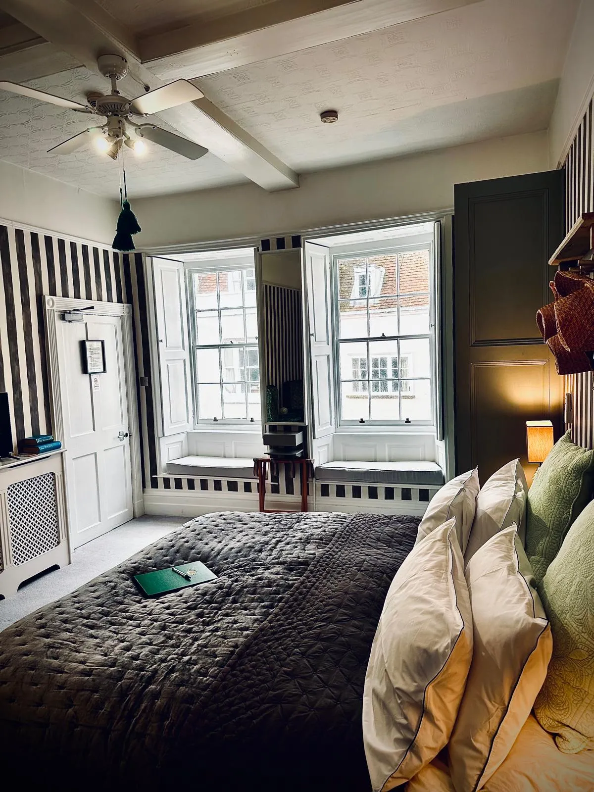 Green room bed with windows